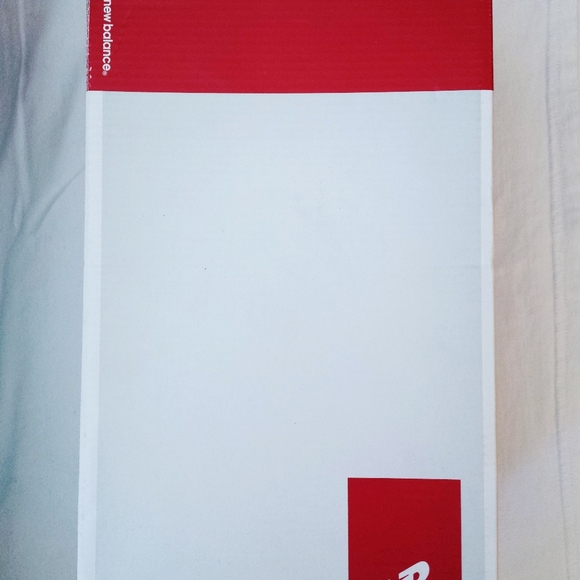 NIB (New In Box) Pair of Womens New Balance Sneakers - US Size 8 - Picture 7 of 8